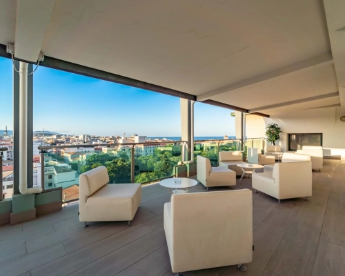 hotel-catalunya-blue-terrace_fumatori-2000×1334